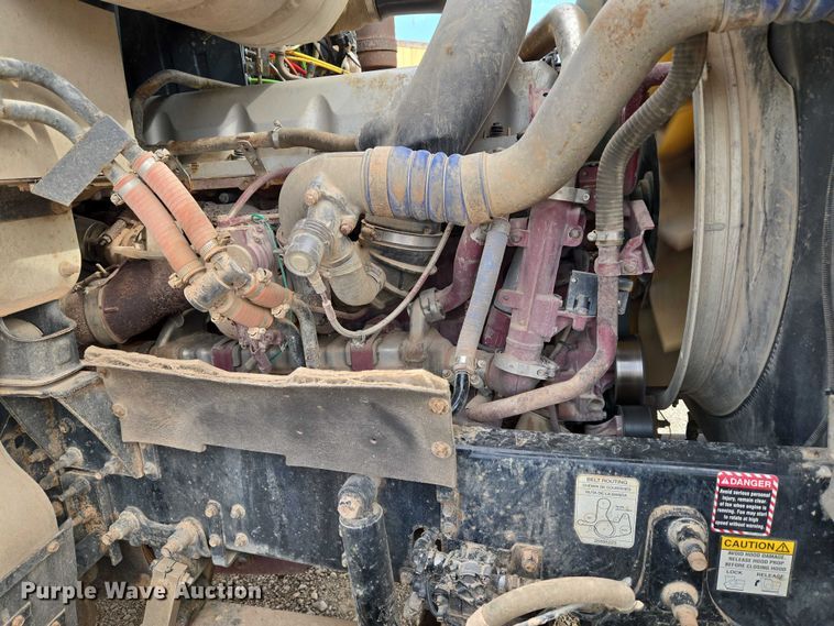 image for item EU3871 2009 Mack Pinnacle CHU613 semi truck