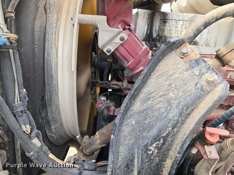 image for item EU3871 2009 Mack Pinnacle CHU613 semi truck