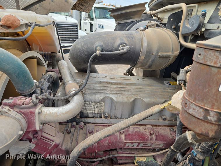 image for item EU3871 2009 Mack Pinnacle CHU613 semi truck