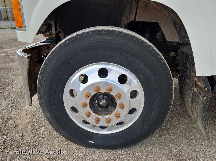 image for item EU3871 2009 Mack Pinnacle CHU613 semi truck