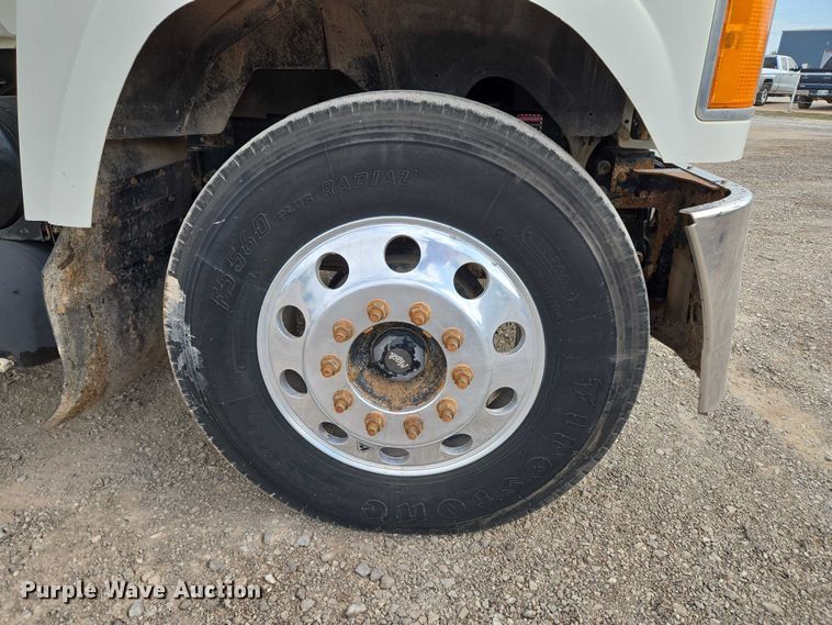 image for item EU3871 2009 Mack Pinnacle CHU613 semi truck