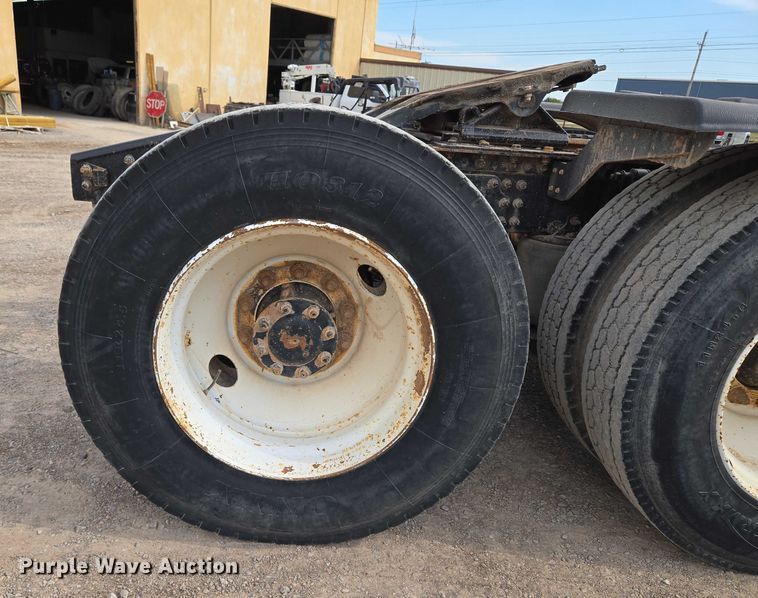 image for item EU3871 2009 Mack Pinnacle CHU613 semi truck