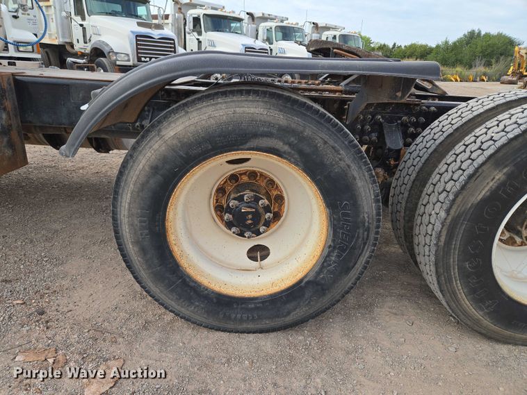 image for item EU3871 2009 Mack Pinnacle CHU613 semi truck