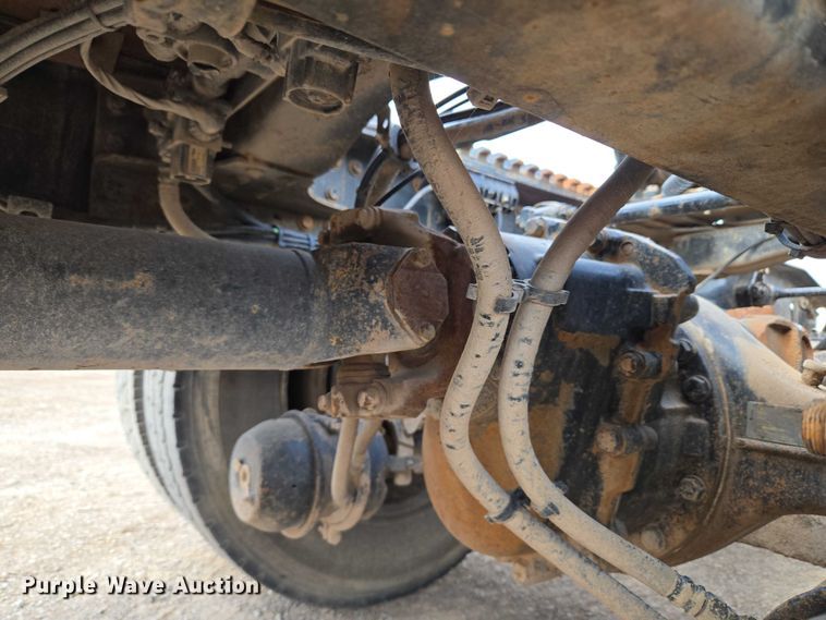 image for item EU3871 2009 Mack Pinnacle CHU613 semi truck