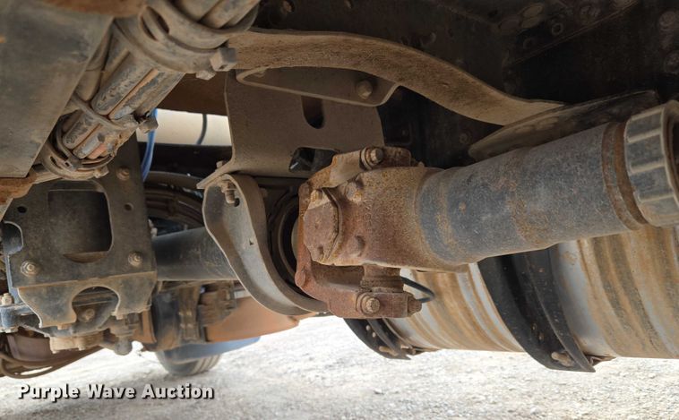 image for item EU3871 2009 Mack Pinnacle CHU613 semi truck