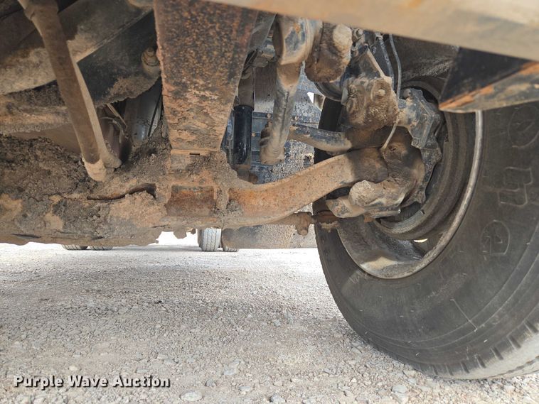 image for item EU3871 2009 Mack Pinnacle CHU613 semi truck