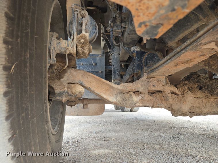 image for item EU3871 2009 Mack Pinnacle CHU613 semi truck