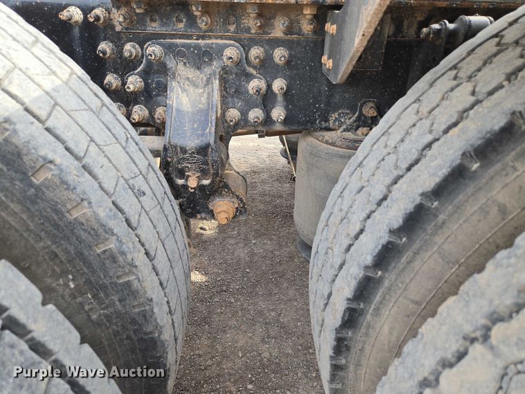 image for item EU3871 2009 Mack Pinnacle CHU613 semi truck