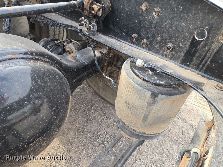 image for item EU3871 2009 Mack Pinnacle CHU613 semi truck