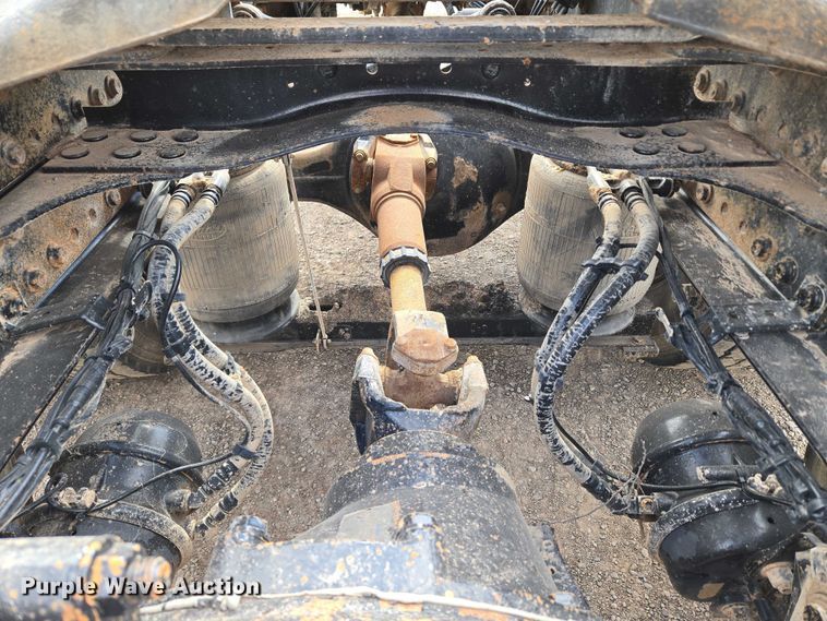 image for item EU3871 2009 Mack Pinnacle CHU613 semi truck