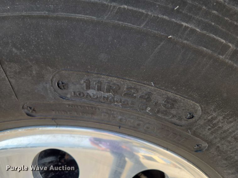 image for item EU3871 2009 Mack Pinnacle CHU613 semi truck