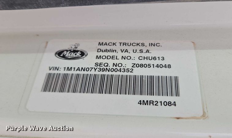 image for item EU3871 2009 Mack Pinnacle CHU613 semi truck