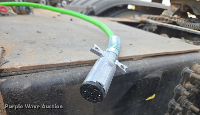 image for item EU3872 2009 Mack Pinnacle CHU613 semi truck