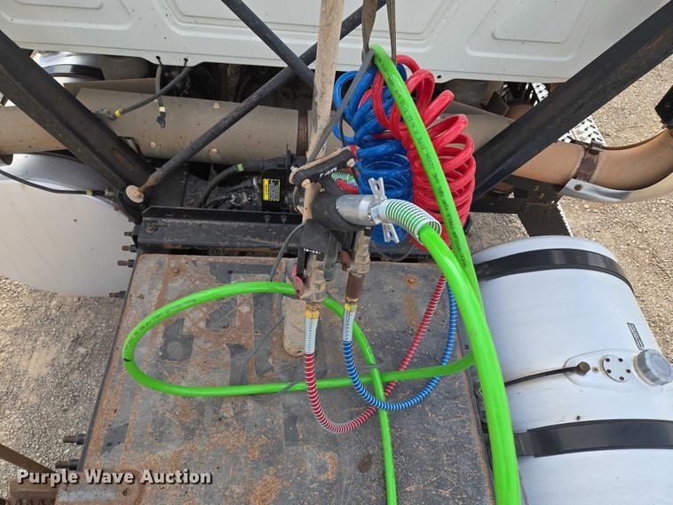 image for item EU3872 2009 Mack Pinnacle CHU613 semi truck