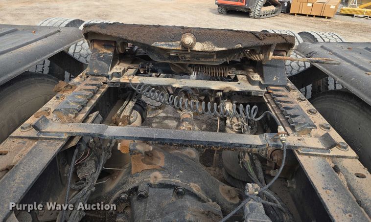 image for item EU3872 2009 Mack Pinnacle CHU613 semi truck