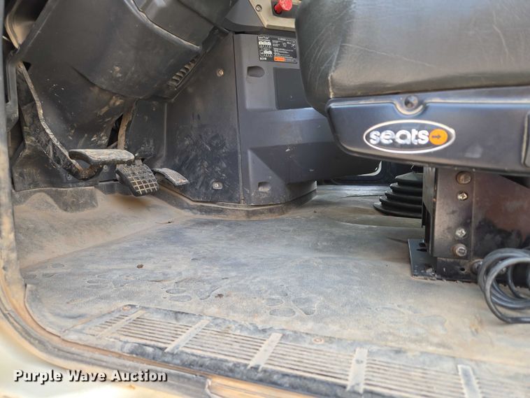 image for item EU3872 2009 Mack Pinnacle CHU613 semi truck