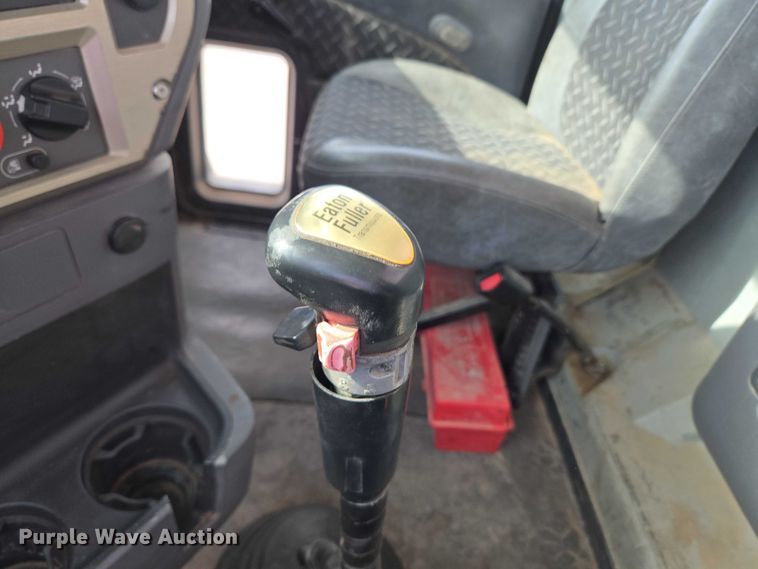 image for item EU3872 2009 Mack Pinnacle CHU613 semi truck