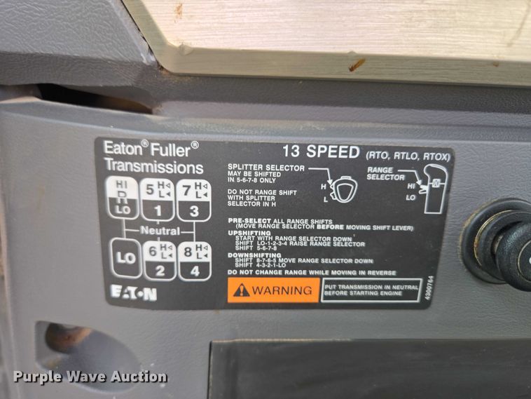 image for item EU3872 2009 Mack Pinnacle CHU613 semi truck