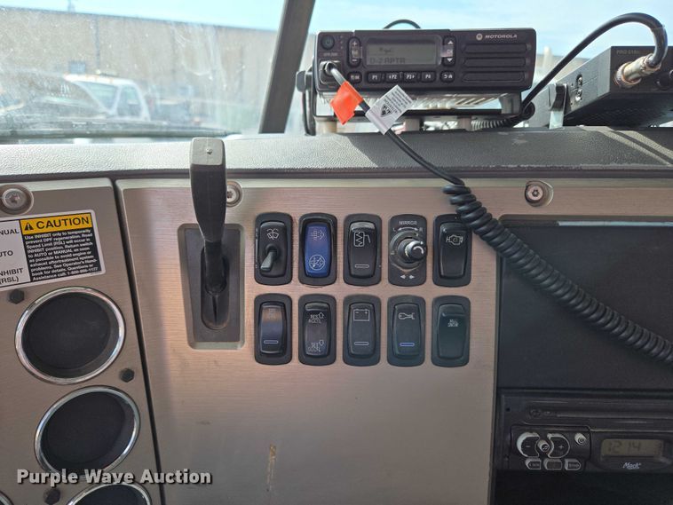 image for item EU3872 2009 Mack Pinnacle CHU613 semi truck