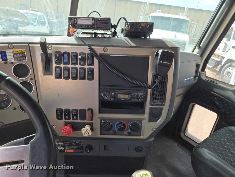 image for item EU3872 2009 Mack Pinnacle CHU613 semi truck