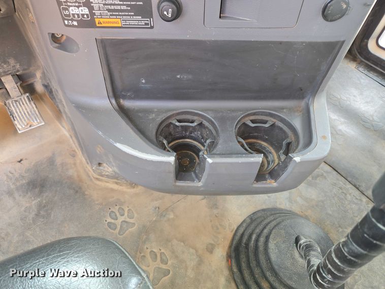 image for item EU3872 2009 Mack Pinnacle CHU613 semi truck