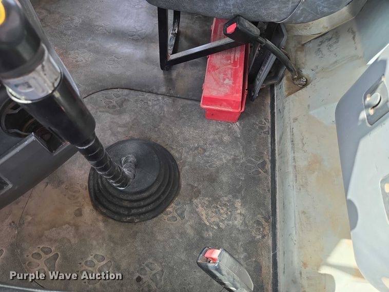 image for item EU3872 2009 Mack Pinnacle CHU613 semi truck