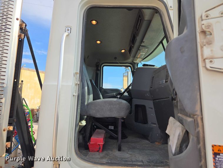 image for item EU3872 2009 Mack Pinnacle CHU613 semi truck