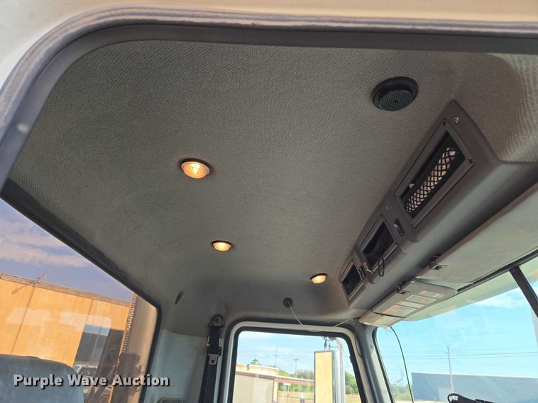 image for item EU3872 2009 Mack Pinnacle CHU613 semi truck