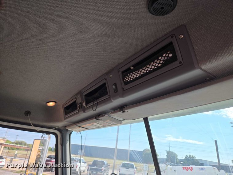 image for item EU3872 2009 Mack Pinnacle CHU613 semi truck