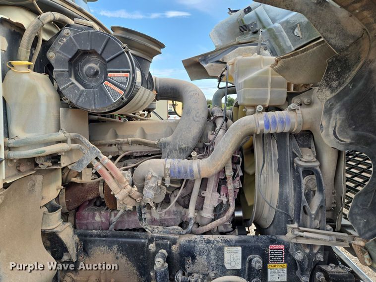 image for item EU3872 2009 Mack Pinnacle CHU613 semi truck