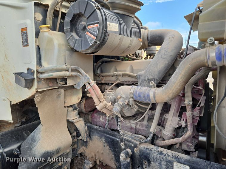 image for item EU3872 2009 Mack Pinnacle CHU613 semi truck