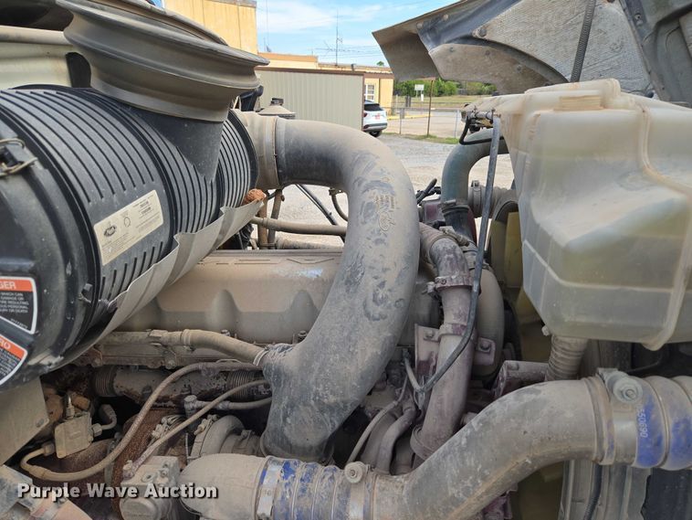 image for item EU3872 2009 Mack Pinnacle CHU613 semi truck