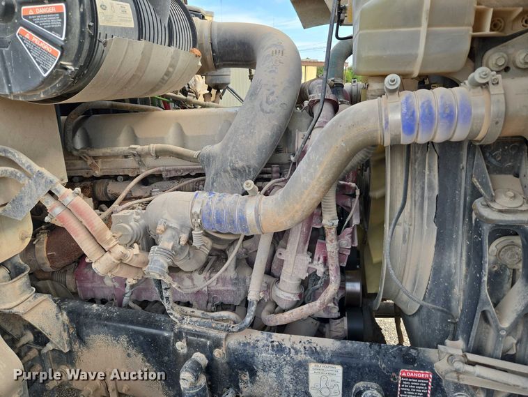 image for item EU3872 2009 Mack Pinnacle CHU613 semi truck