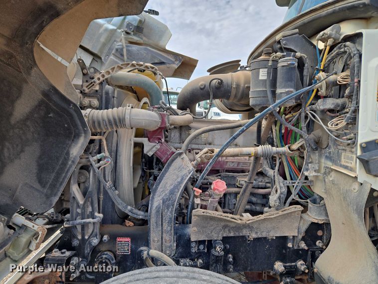 image for item EU3872 2009 Mack Pinnacle CHU613 semi truck