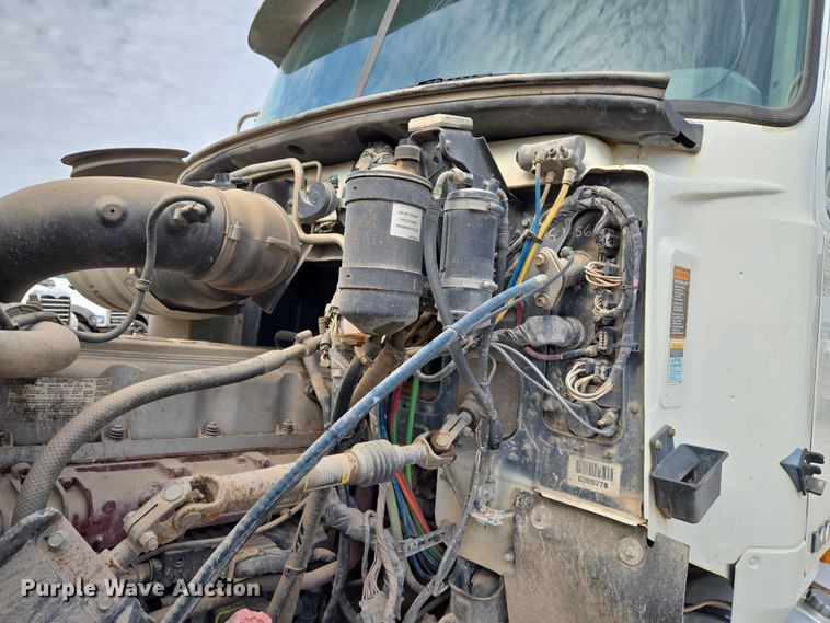 image for item EU3872 2009 Mack Pinnacle CHU613 semi truck