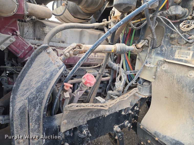 image for item EU3872 2009 Mack Pinnacle CHU613 semi truck