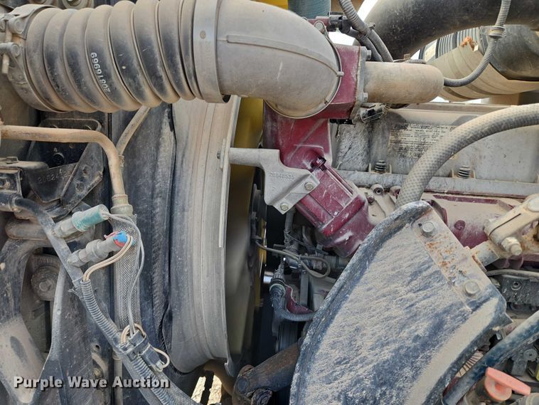 image for item EU3872 2009 Mack Pinnacle CHU613 semi truck