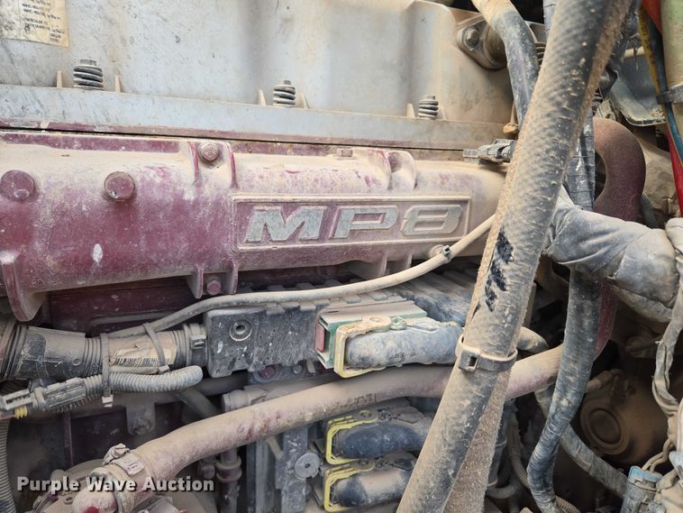 image for item EU3872 2009 Mack Pinnacle CHU613 semi truck