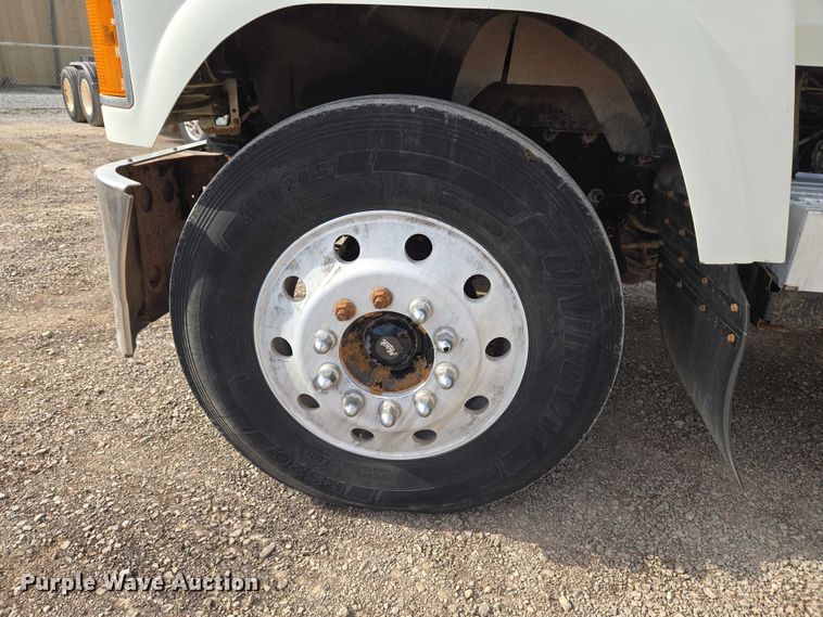 image for item EU3872 2009 Mack Pinnacle CHU613 semi truck