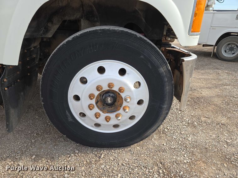 image for item EU3872 2009 Mack Pinnacle CHU613 semi truck