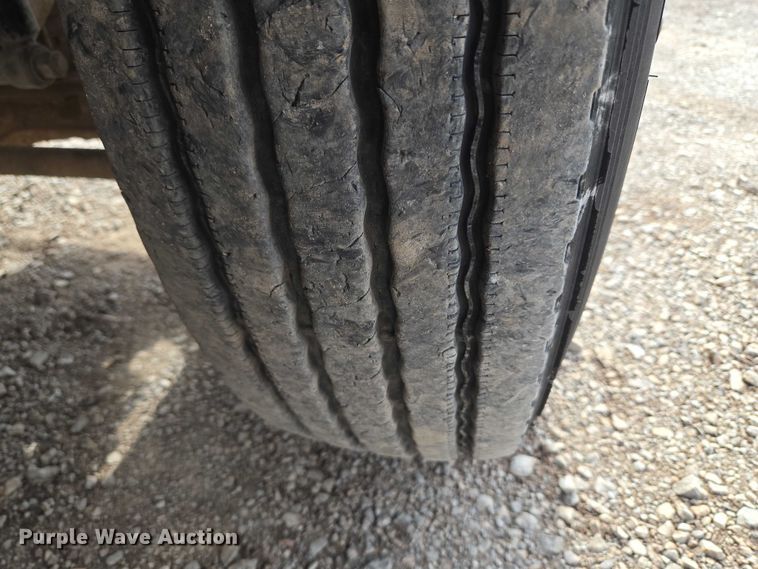 image for item EU3872 2009 Mack Pinnacle CHU613 semi truck