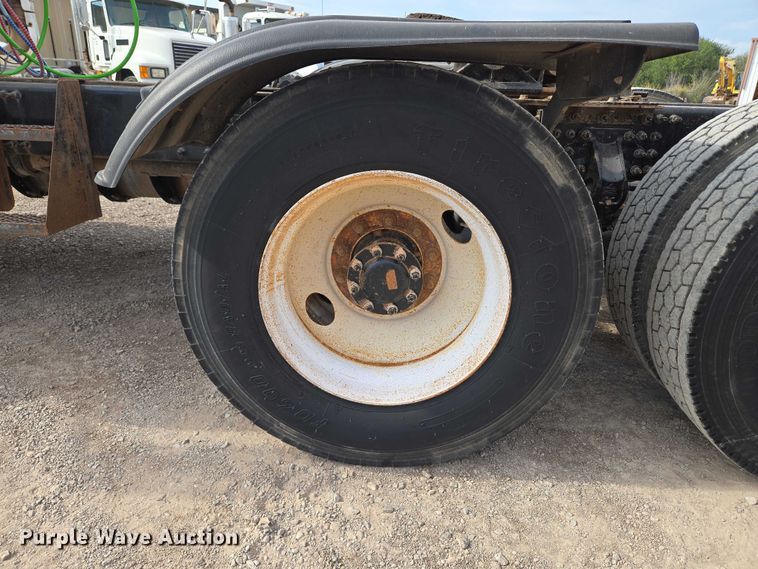 image for item EU3872 2009 Mack Pinnacle CHU613 semi truck