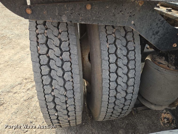 image for item EU3872 2009 Mack Pinnacle CHU613 semi truck