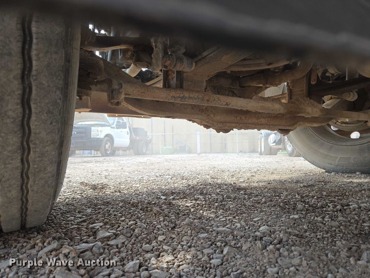 image for item EU3872 2009 Mack Pinnacle CHU613 semi truck