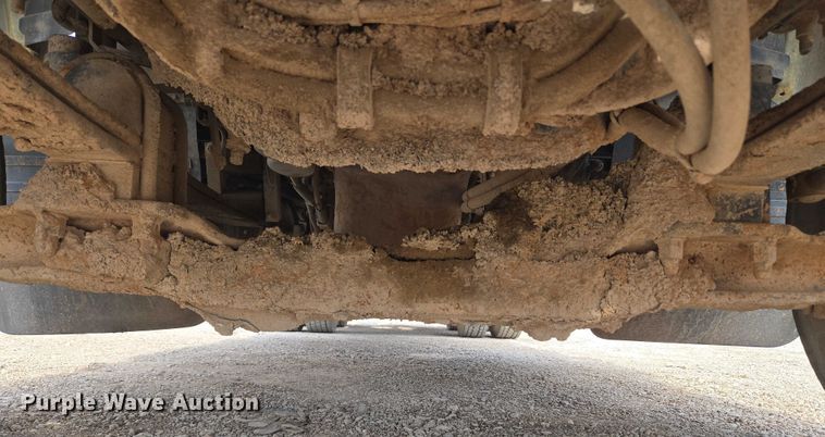 image for item EU3872 2009 Mack Pinnacle CHU613 semi truck