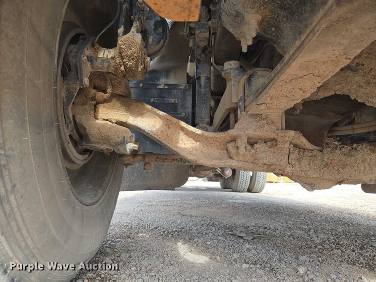 image for item EU3872 2009 Mack Pinnacle CHU613 semi truck