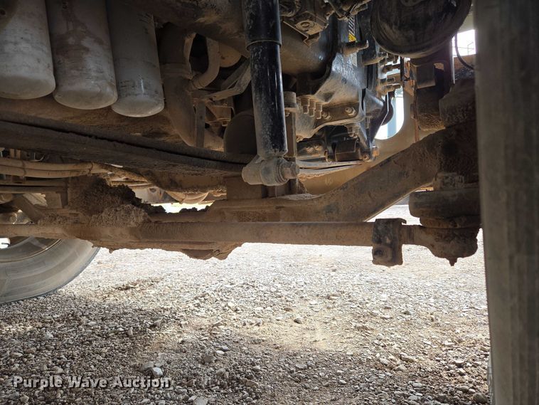 image for item EU3872 2009 Mack Pinnacle CHU613 semi truck