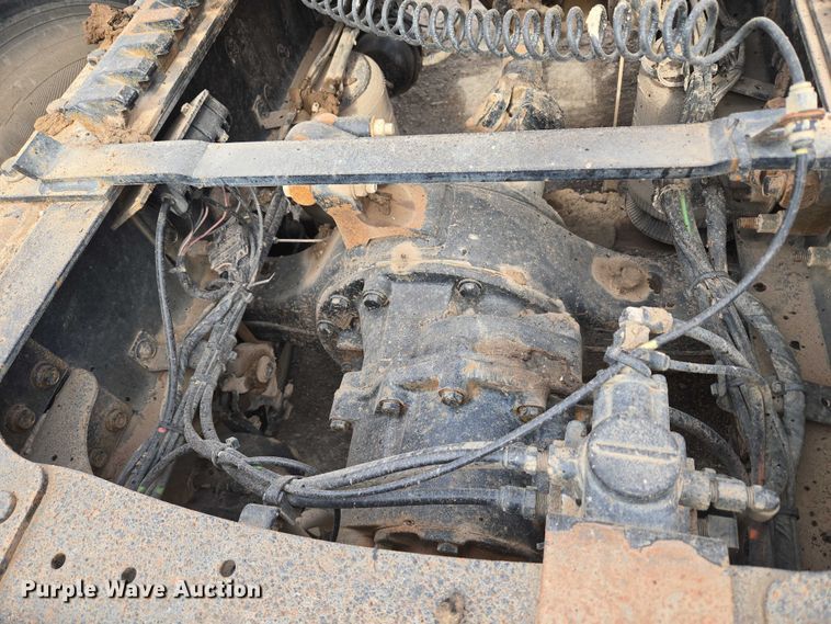 image for item EU3872 2009 Mack Pinnacle CHU613 semi truck