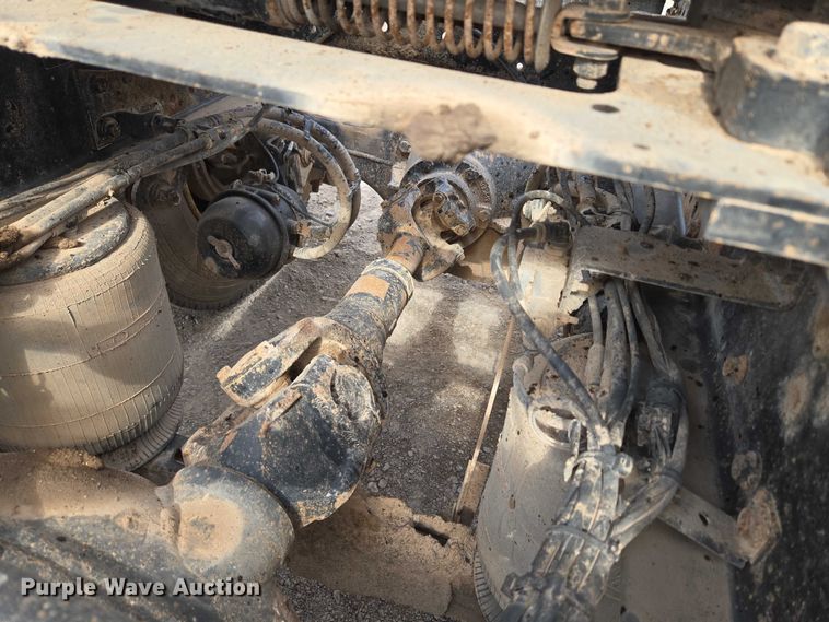 image for item EU3872 2009 Mack Pinnacle CHU613 semi truck