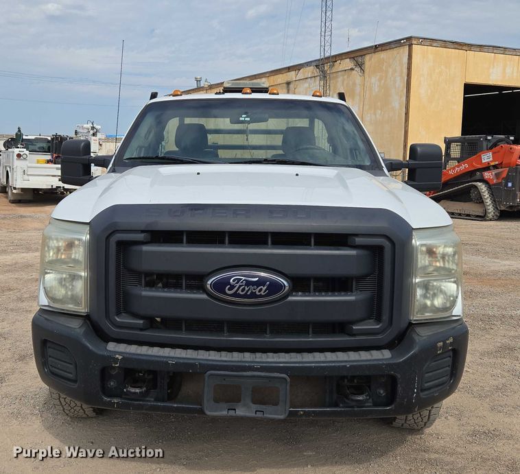 image for item EU3873 2012 Ford F350 Super Duty  flatbed pickup truck